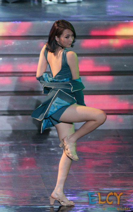 KARAのパンチラ、美脚な太ももがエロいお宝画像35枚 27