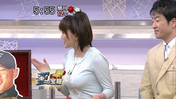 AKBや女子アナのパンチラ、胸チラがエロいTVキャプ画像40枚 20
