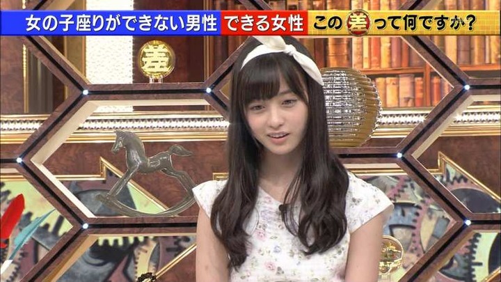 橋本環奈の上目遣いや女の子座りが可愛い 12