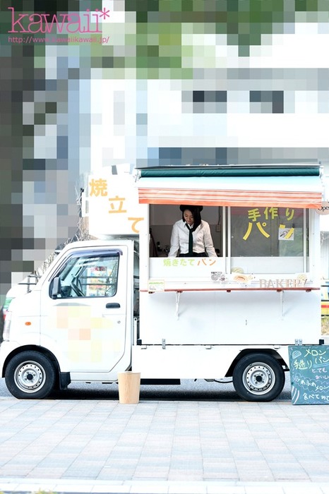 長●まさ●激似で移動メロンパン屋の激カワ看板娘がAVデビュー 5