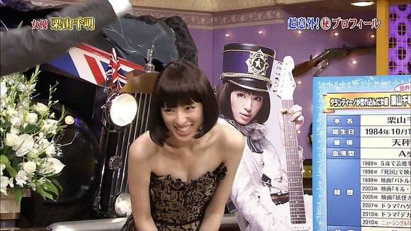 栗山千明　女優の胸の谷間や網タイツがエロい画像 7