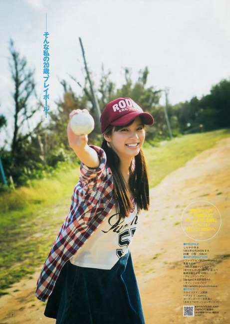 新川優愛がグラビアに挑戦してるエロ画像 22