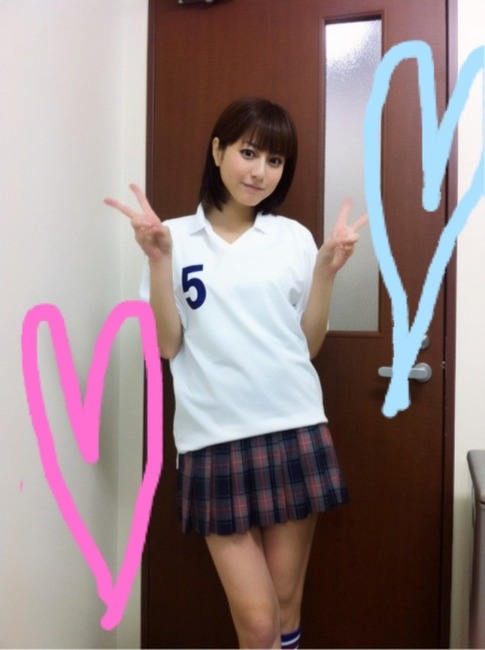 一緒に街中でデートしたくなる美女のエロ画像 22