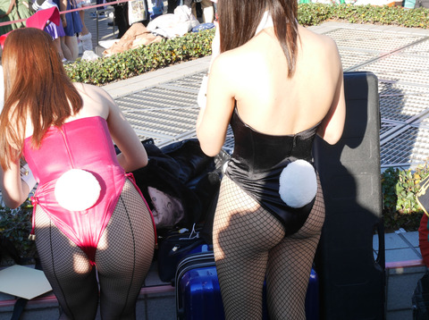 【コスプレイヤーエロ画像】オナネタ収集は「コミケ会場」へ行けば間違いねえわｗｗｗｗｗ 25