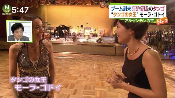 女子アナ・アイドルの抜けるパンチラや胸チラ画像まとめ100枚 28