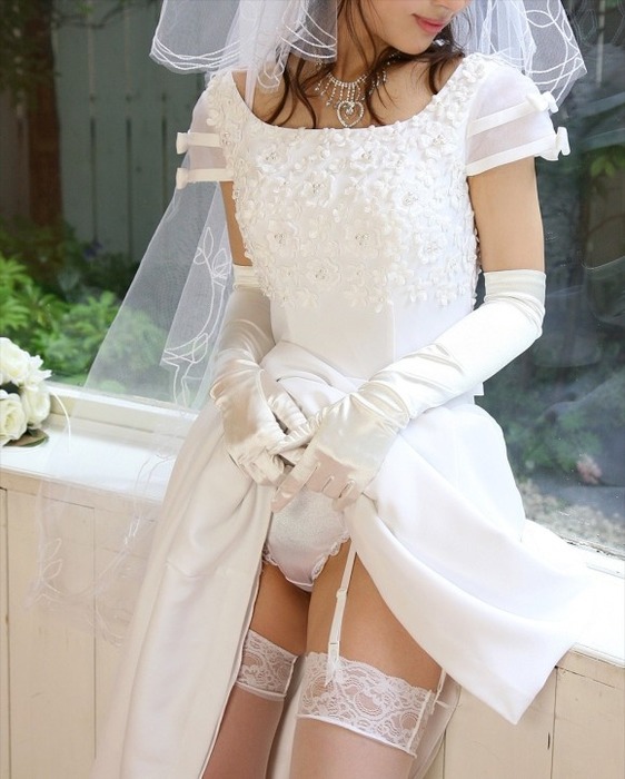 ウエディングドレス姿のAV女優を犯してるエロ画像など 12
