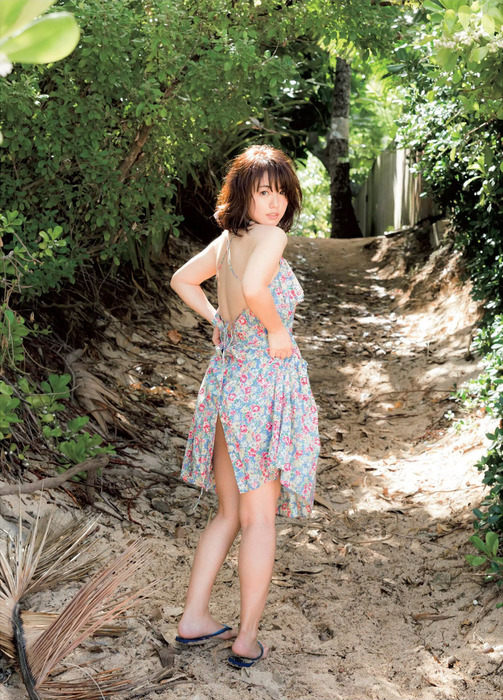 磯山さやかのニットからはみ出るおっぱいがエロい画像 11