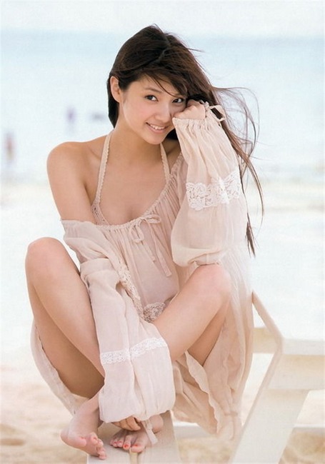 新川優愛のくびれがエロい画像 11