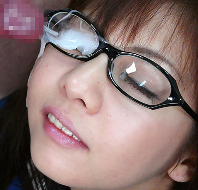 メガネかけてるお姉さんにザーメンぶっかけてるエロ画像 30