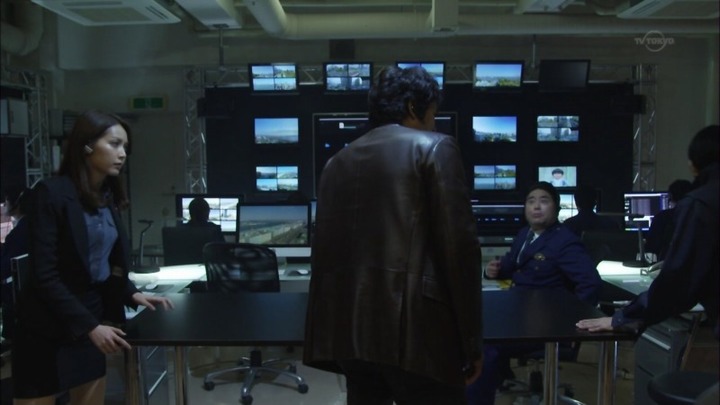 佐藤めぐみ 女優がスーツ姿でパンチラしてるエロ画像 15