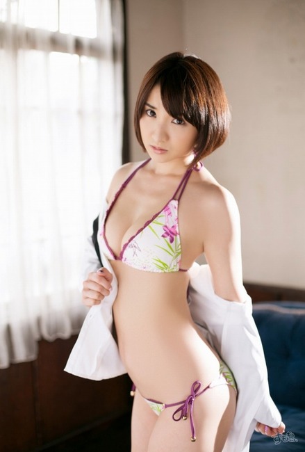 尾崎ナナのOLスーツコスプレがエロい画像70枚 21