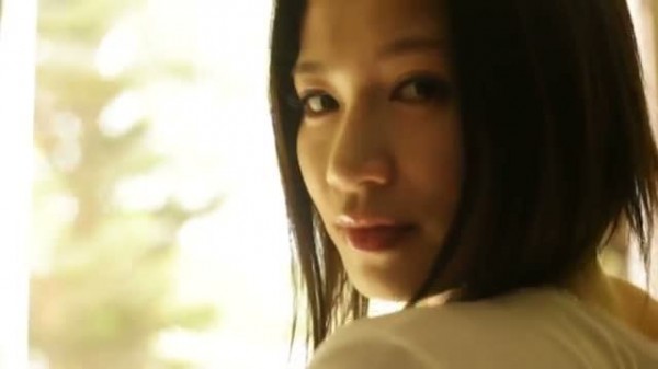 高野人母美の乳首がもう少しで見えそう 9