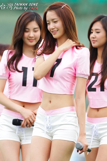 少女時代　ユナのミニスカ姿など韓国歌手のエロ画像40枚 22