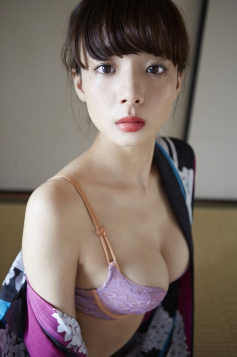 岡田紗佳の紫パンチラがエロい画像 8