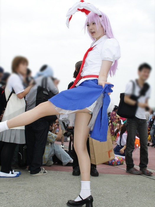 パンチラしてる素人コスプレイヤーのエロ画像 20