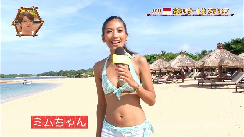 海外の水着リポーターがエロいキャプ画像 20