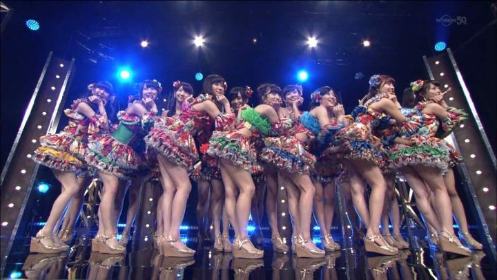 NMB48が超ミニスカ衣装で踊ってるエロ画像30枚　【イビサガール】 3