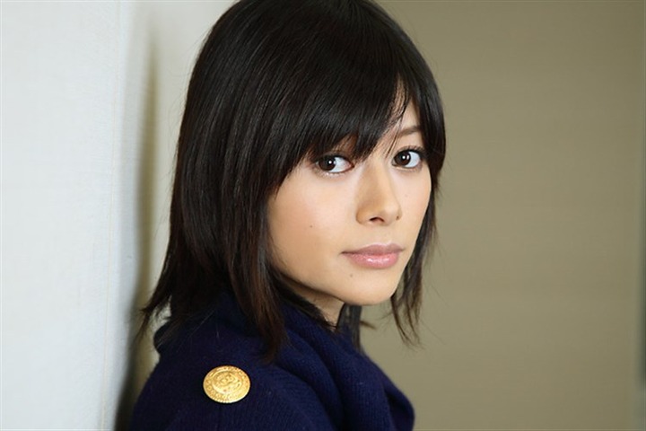 真木よう子が思ったより巨乳でエロい画像 23
