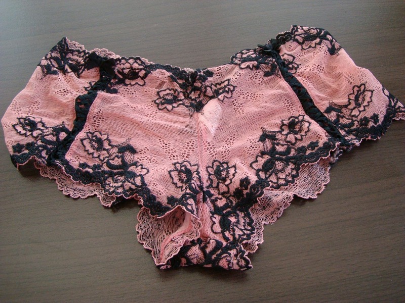 素人のシミ付きパンティ・下着って異常に興奮するよね 25