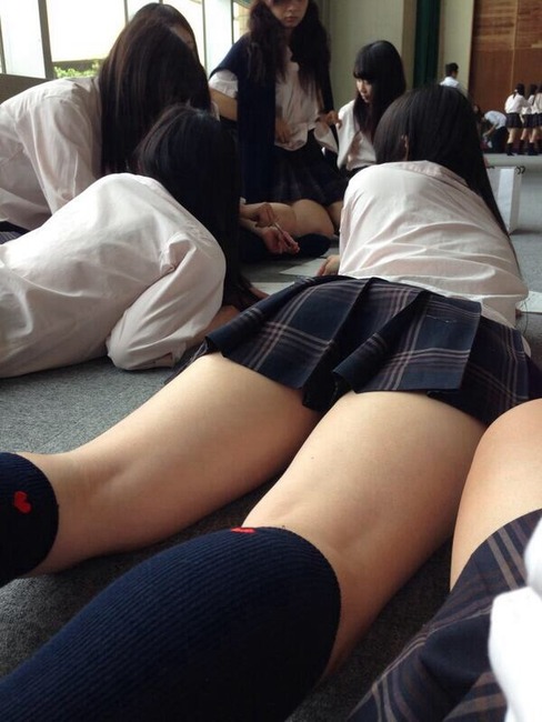 【画像なし】JKの太ももって何であんな綺麗なの？ 8
