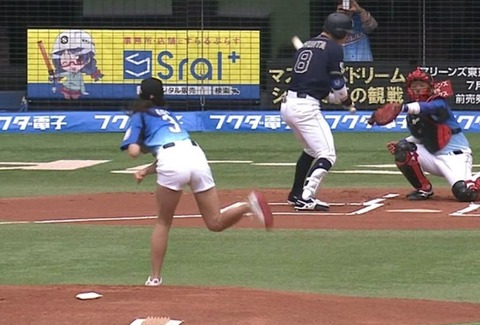 【稲村亜美 始球式エロ画像】お尻食い込みで神ピッチングを披露ｗｗｗｗｗ美脚もたまんねえわｗｗｗｗｗ 6