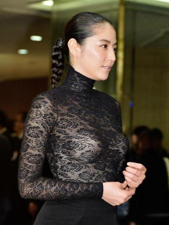 長澤まさみの乳の形がわかるドレス姿がマジで抜けるエロ画像 2