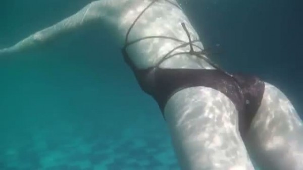 高野人母美の乳首がもう少しで見えそう 12
