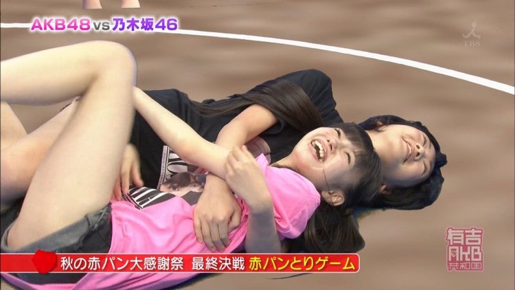 AKB48vs乃木坂46　股を開いて相撲してるエロキャプ画像40枚 36