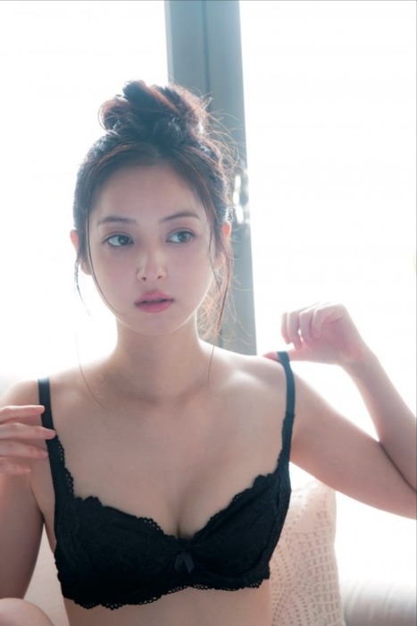 佐々木希の黒下着がエロい画像まとめ 21