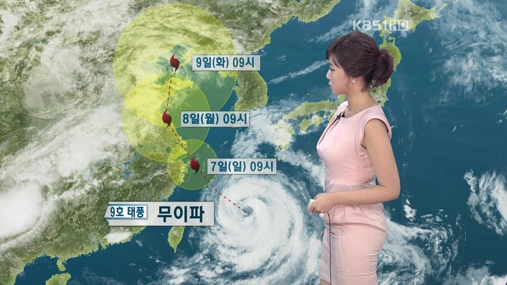 韓国のお天気お姉さんのミニスカートがエロい画像 23