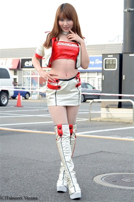 夏川マノンの美脚、太ももがセクシーな画像 2