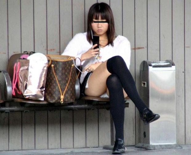 暖かくなってきたので素人のパンチラ盗撮エロ画像まとめ30枚 8