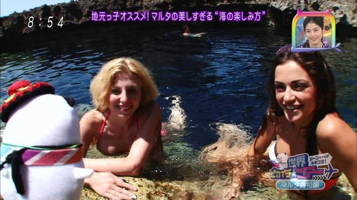 白人モデルの水着姿がエロいキャプ画像 10