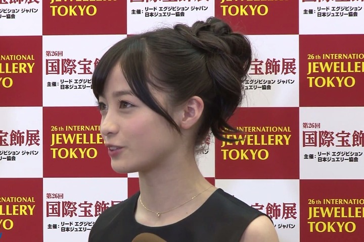 橋本環奈の最新画像をご覧下さい 4