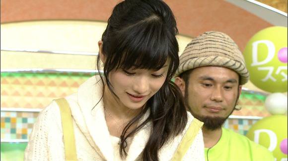 石原さとみの笑顔が可愛いエロキャプ画像まとめ 15