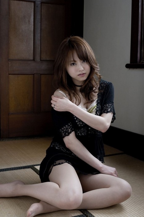 可愛いお姉さんのパンチラや水着がエロい画像30枚 26