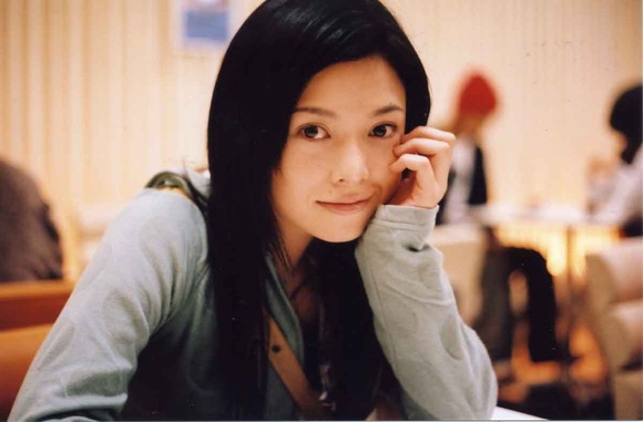 つぐみ　女優がAVデビューでおっぱい丸見えなエロ画像 10