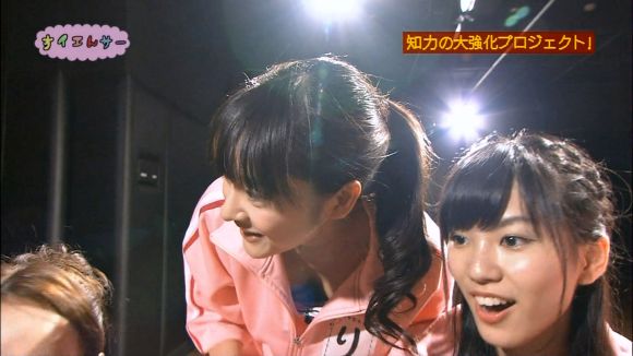 尾崎ナナが常に胸チラしてるエロキャプ画像など 24