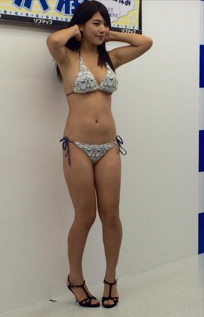 芹沢潤のミニスカセーラー服がエロい画像 14