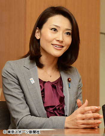 【画像】宮崎謙介衆院議員の“ゲス不倫”　お相手タレント宮沢磨由の水着・色白ボディを独占公開 7