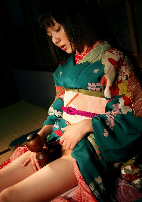 和服、着物を着てる女の子とセックスしたくなるエロ画像 19
