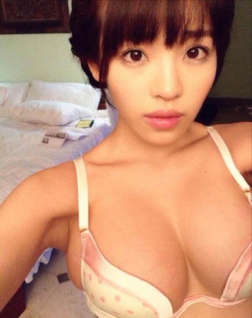 人気アイドルの自撮りエロ写メ・画像30枚 3