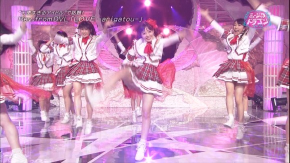 橋本環奈さんがライブ中にパンチラしてるエロ画像50枚 22