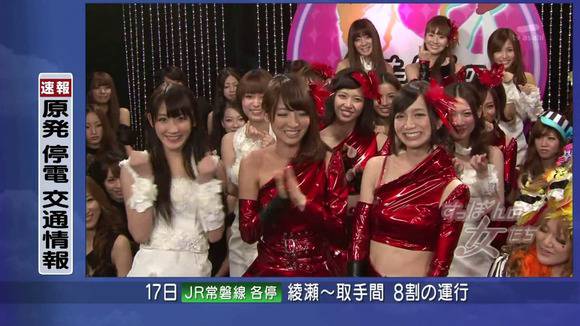 SDN48小原春香がミニスカ姿でパンチラしまくってるエロキャプ画像 17