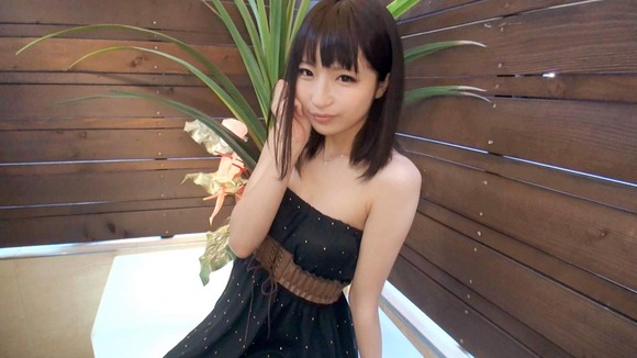 清純そうに見えてヤりマンでパイパンな女の子をハメ撮り 1