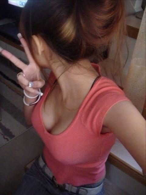 素人の着衣おっぱいがエロい画像 19