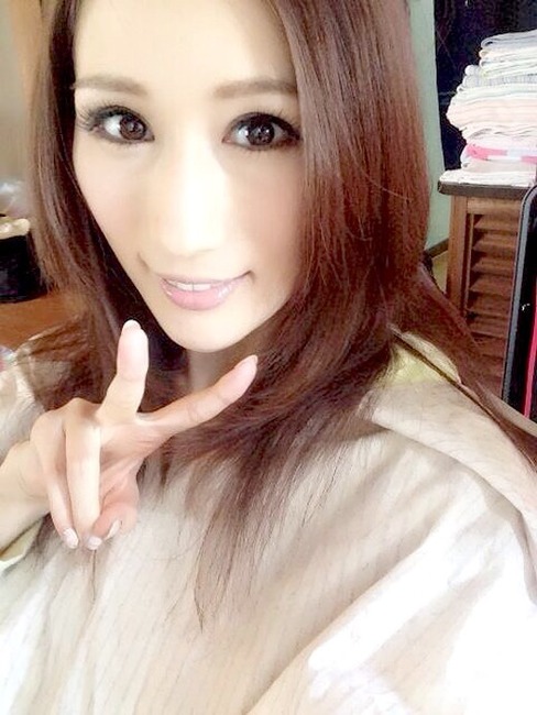 フェロモンたっぷりなAV女優　JULIAの抜けるエロ画像100枚 81
