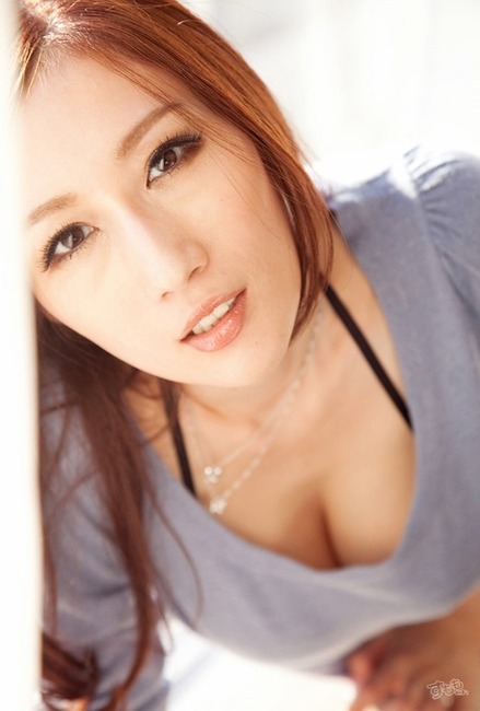 フェロモンたっぷりなAV女優　JULIAの抜けるエロ画像100枚 3