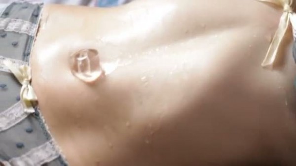 高野人母美の乳首がもう少しで見えそう 28