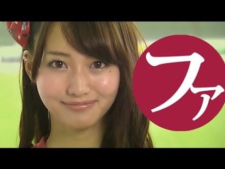 【画像54枚】アイドル・芸能人の抜ける胸チラなどエロgif画像 52